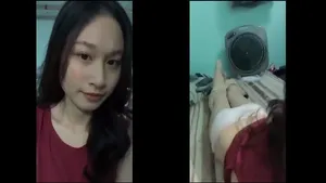 Gái xinh cute show dương vật trên gác lửng