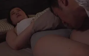 3 ngày anh xã đi bàn việc làm ăn, vợ ở nhà nữa đêm bị bố người chồng mò vào phòng